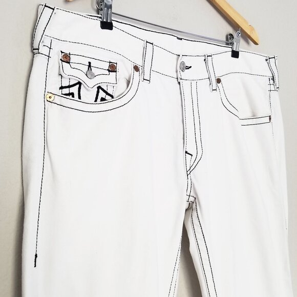 True Religion Men's 40 Straight Leg Jeans Optic White Blue Stitch Flap Raw Hem - Picture 5 of 16